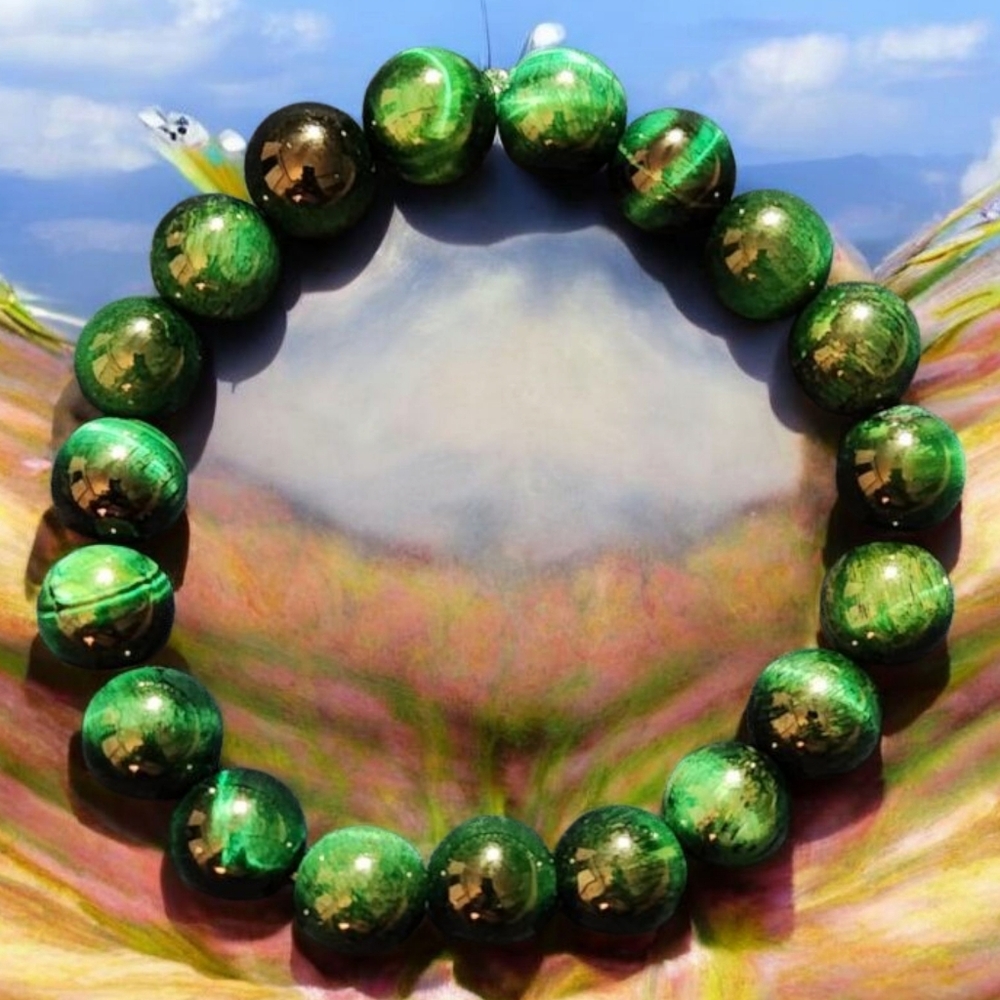 Genuine Green Tiger Eye 10mm Beaded Bracelet Size 7" stretch - Picture 3 of 3